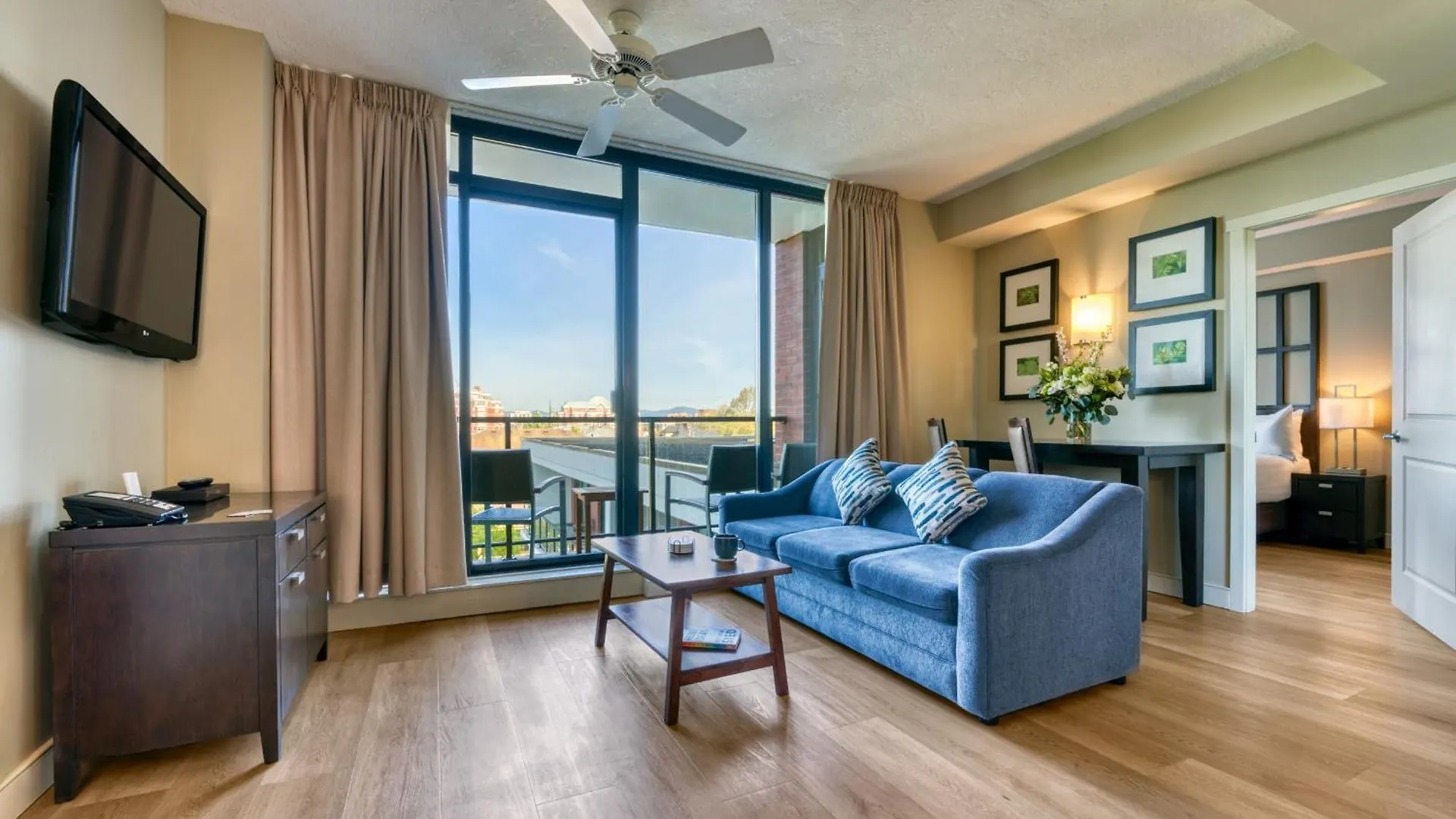 Oswego Hotel Victoria