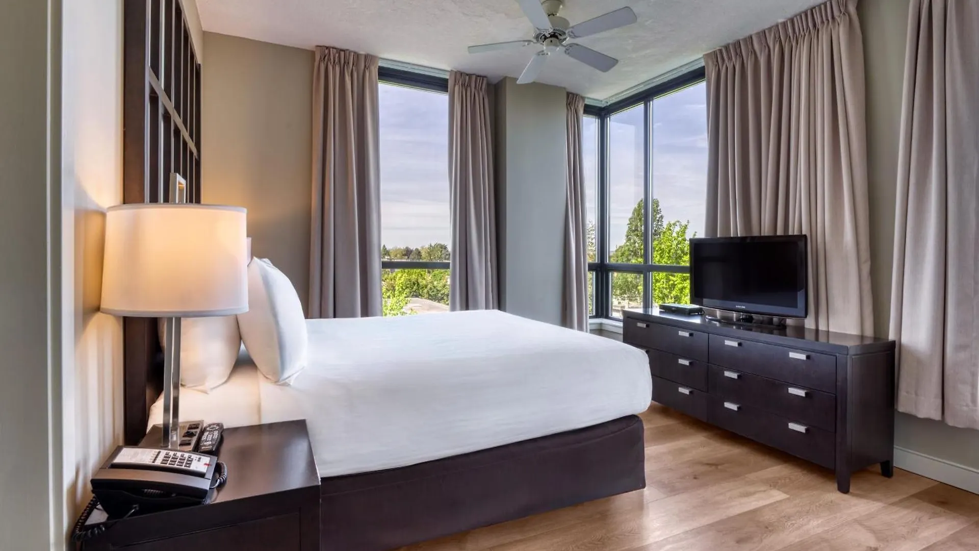 Oswego Hotel Victoria
